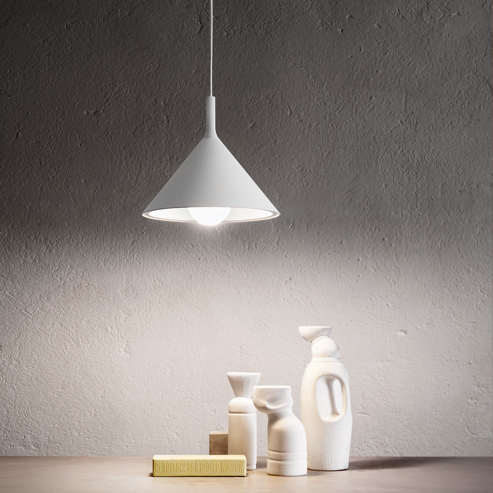GEALUCE Sospensione con montatura in alluminio. Finitura bianco-nero-ottone-rame. 1XE27 non incl. BARBIE GEALUCE Sospensione con montatura in alluminio. Finitura bianco-nero-ottone-rame. 1XE27 non incl. BARBIE